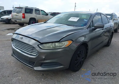 2013 Ford Fusion S z USA, uszkodzony, nr VIN 3FA6P0G74DR128570